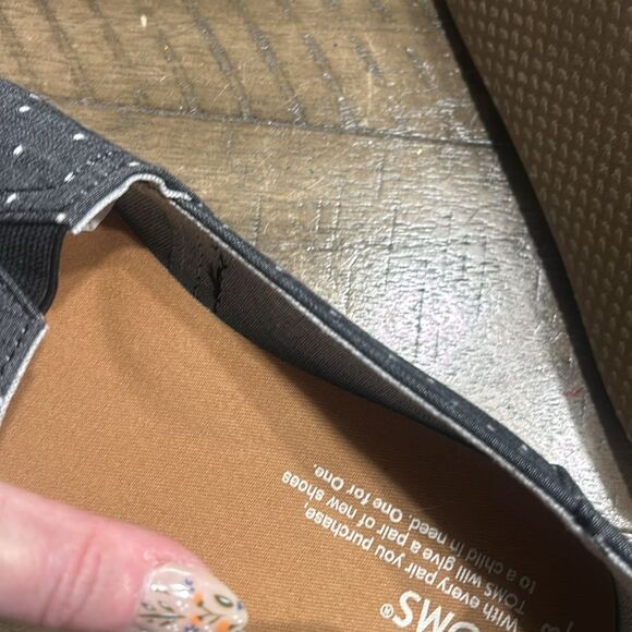 NWOT TOMS Slip on flats size 8 - Picture 10 of 10